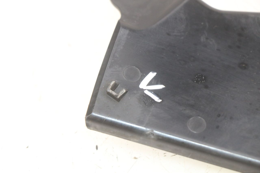 photo de GIUNZIONE PARAFANGO POSTERIORE SUPERIORE KAWASAKI Z 750 (2007 - 2013) - Primo piano tecnico