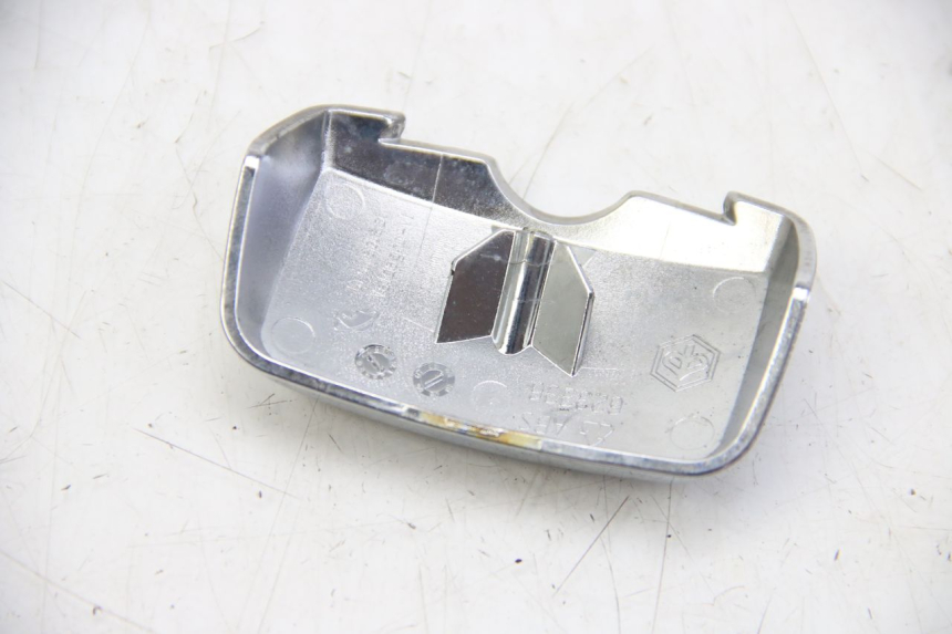 photo de GIUNZIONE PARAFANGO POSTERIORE PIAGGIO VESPA GTS SUPER IE 125 (2009 - 2016) - Altra angolazione