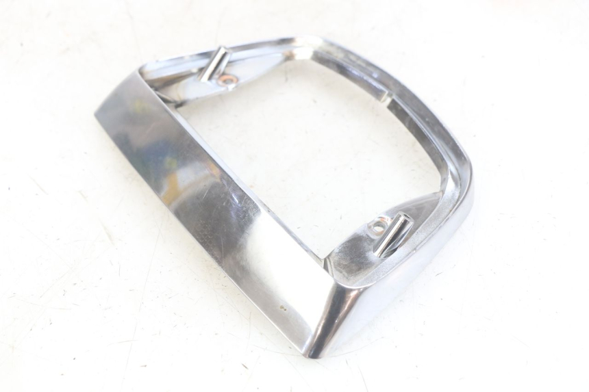 photo de GIUNZIONE PARAFANGO POSTERIORE PIAGGIO VESPA S 2T 50 (2007 - 2014) - Zoom sullo stato d'uso