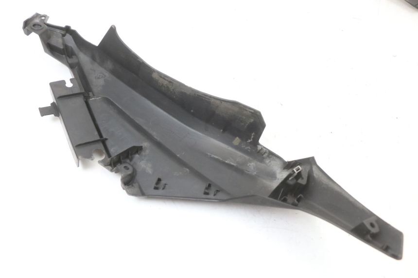 photo de CARENA POSTERIORE CONGIUNZIONE YAMAHA XMAX X-MAX ABS 125 (2017 - 2020) - Altra angolazione