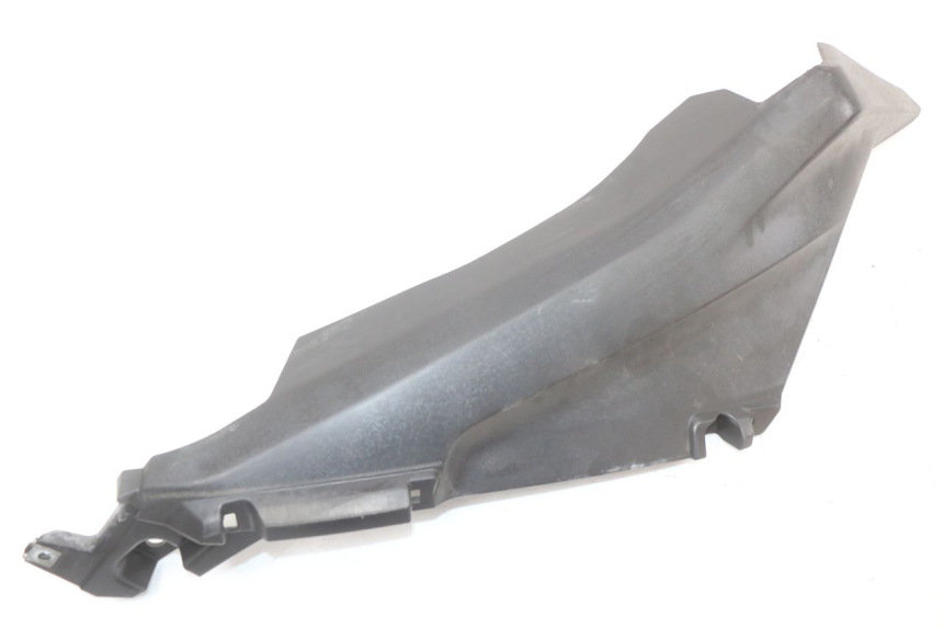 photo de CARENA POSTERIORE CONGIUNZIONE YAMAHA XMAX X-MAX ABS 125 (2017 - 2020) - Primo piano tecnico