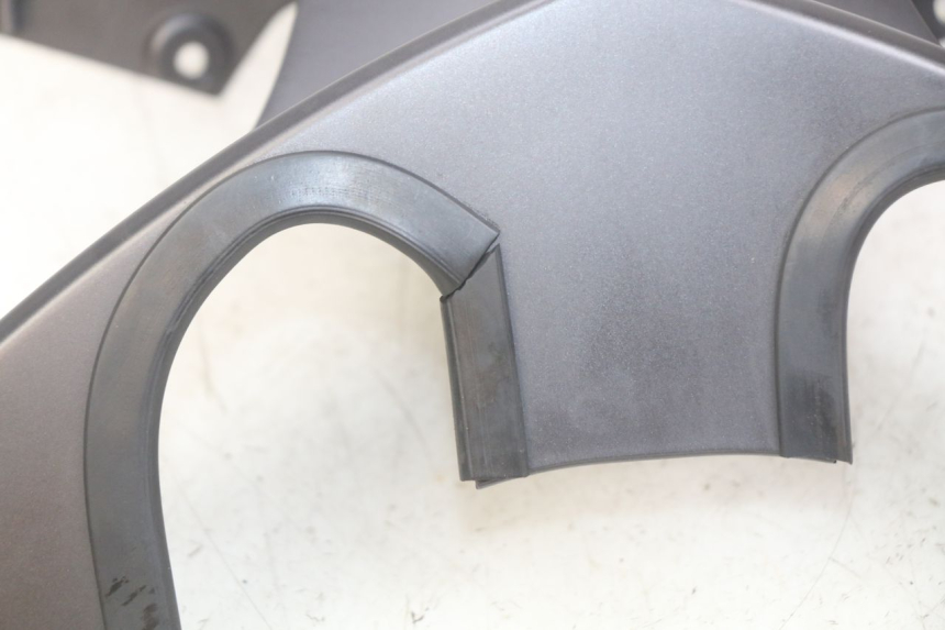 photo de GIUNZIONE PARAFANGO POSTERIORE YAMAHA X-MAX XMAX 125 (2010 - 2013) - Zoom sullo stato d'uso