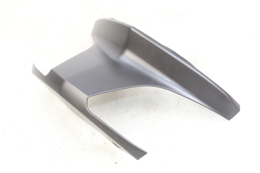 photo de GIUNZIONE PARAFANGO POSTERIORE YAMAHA X-MAX XMAX 125 (2010 - 2013) - Primo piano tecnico