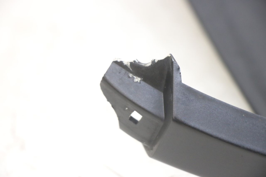 photo de GIUNZIONE PARAFANGO POSTERIORE YAMAHA X-MAX XMAX 250 (2006 - 2009) - Zoom sullo stato d'uso