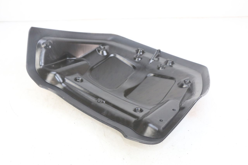 photo de GIUNZIONE PARAFANGO POSTERIORE PIAGGIO X8 125 (2004 - 2007) - Zoom sullo stato d'uso