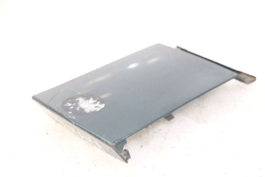 photo de CARENA POSTERIORE CONGIUNZIONE YAMAHA XJN DIVERSION 600 (2000 - 2003) - Primo piano tecnico