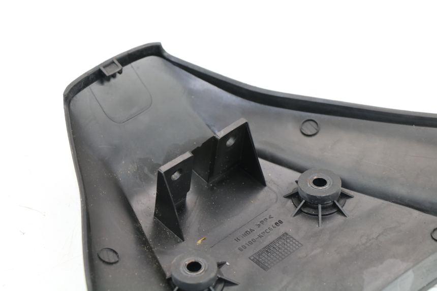 photo de Giunzione carenatura posteriore HONDA XLV VARADERO 125 (2000 - 2006) - Altra angolazione