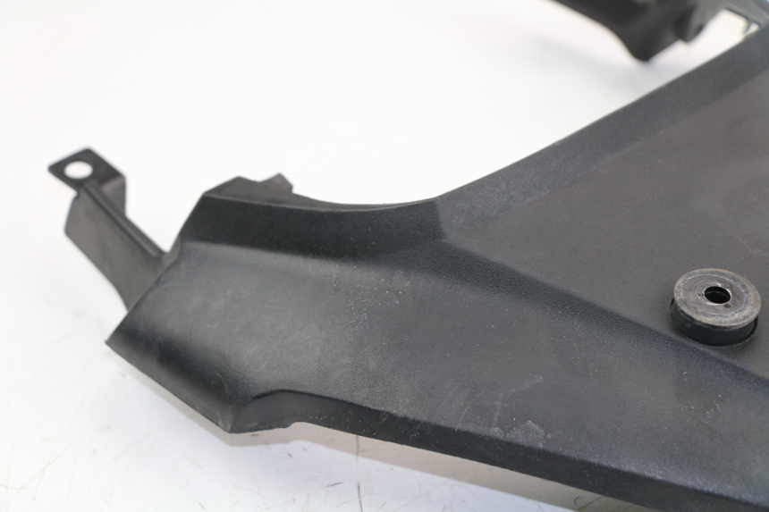 photo de Giunzione carenatura posteriore HONDA XLV VARADERO 125 (2000 - 2006) - Dettagli dei punti di fissaggio