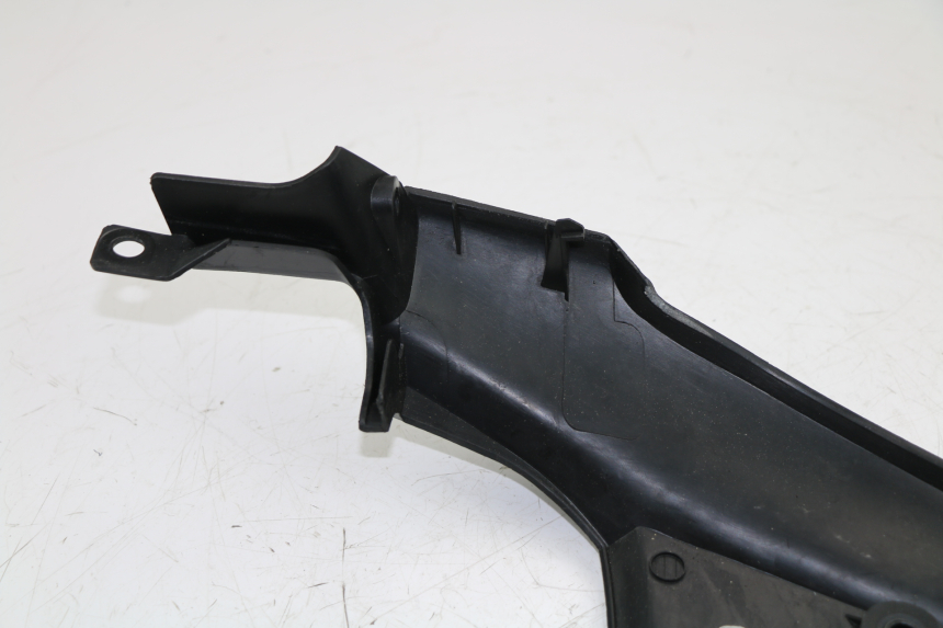 photo de Giunzione carenatura posteriore HONDA XLV VARADERO 125 (2000 - 2006) - Ricambio usato controllato