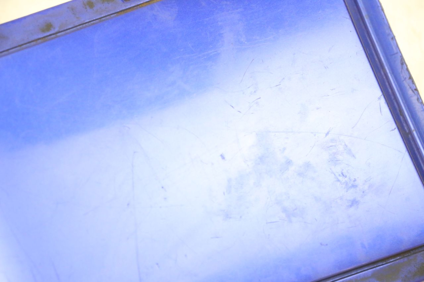 photo de CARENA POSTERIORE CONGIUNZIONE YAMAHA FZS FAZER 600 (2001 - 2003) - Zoom sullo stato d'uso