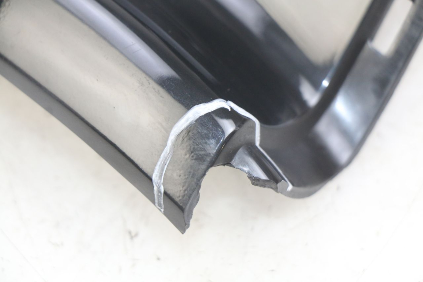 photo de GIUNZIONE PARAFANGO POSTERIORE YAMAHA YP MAJESTY 125 (2007 - 2010) - Dettagli dei punti di fissaggio