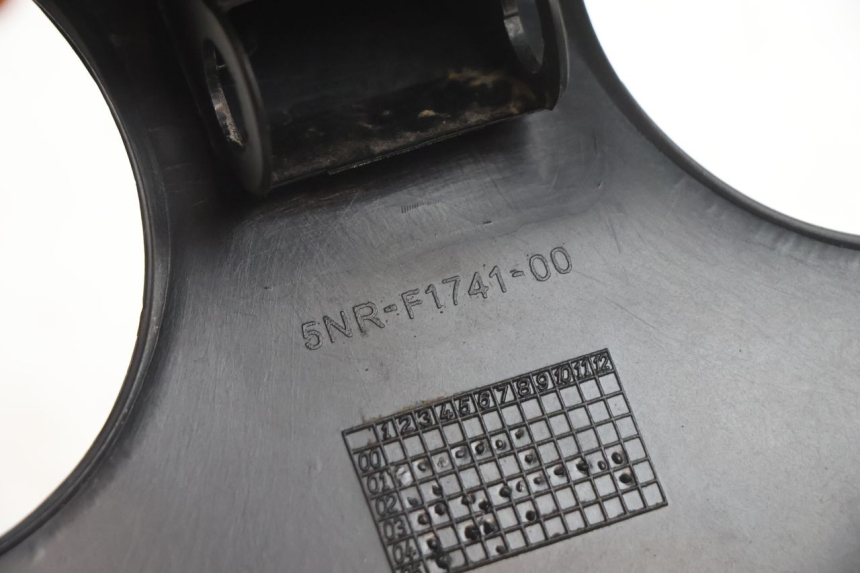 photo de CARENA POSTERIORE CONGIUNZIONE YAMAHA YP MAJESTY 125 (2002 - 2006) - Stato della superficie e materiale