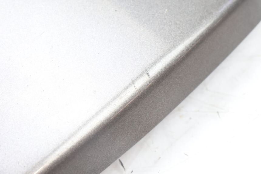 photo de Giunzione carenatura posteriore KAWASAKI ZZR 600 (1995 - 2004) - Dettaglio del componente