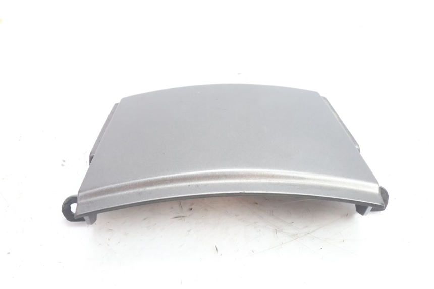 photo de Giunzione carenatura posteriore KAWASAKI ZZR 600 (1995 - 2004) - Primo piano tecnico