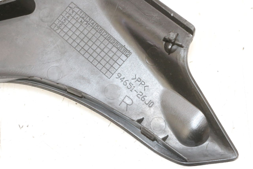 photo de CARENA ANTERIORE CONGIUNZIONE SUZUKI BURGMAN 650 (2013 - 2020) - Dettaglio del componente