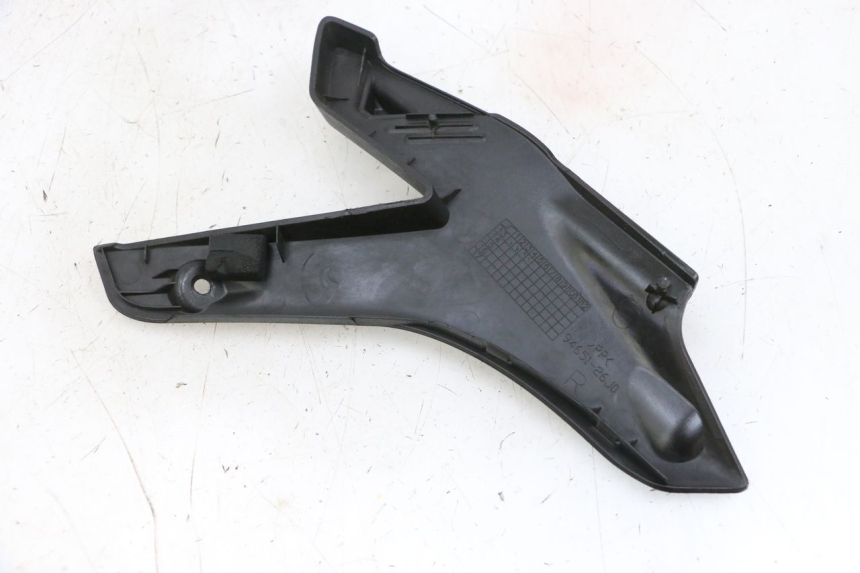 photo de CARENA ANTERIORE CONGIUNZIONE SUZUKI BURGMAN 650 (2013 - 2020) - Altra angolazione