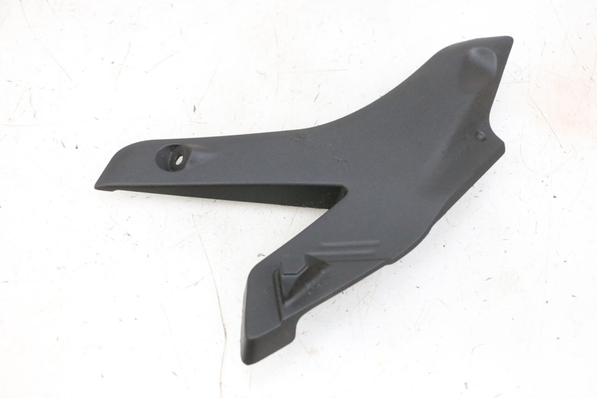 photo de CARENA ANTERIORE CONGIUNZIONE SUZUKI BURGMAN 650 (2013 - 2020) - Primo piano tecnico