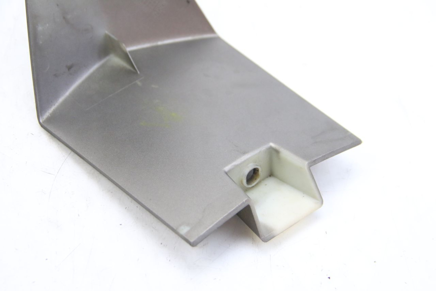 photo de GIUNZIONE CARENA ANTERIORE PEUGEOT CITYSTAR 125 (2011 - 2017) - Primo piano tecnico