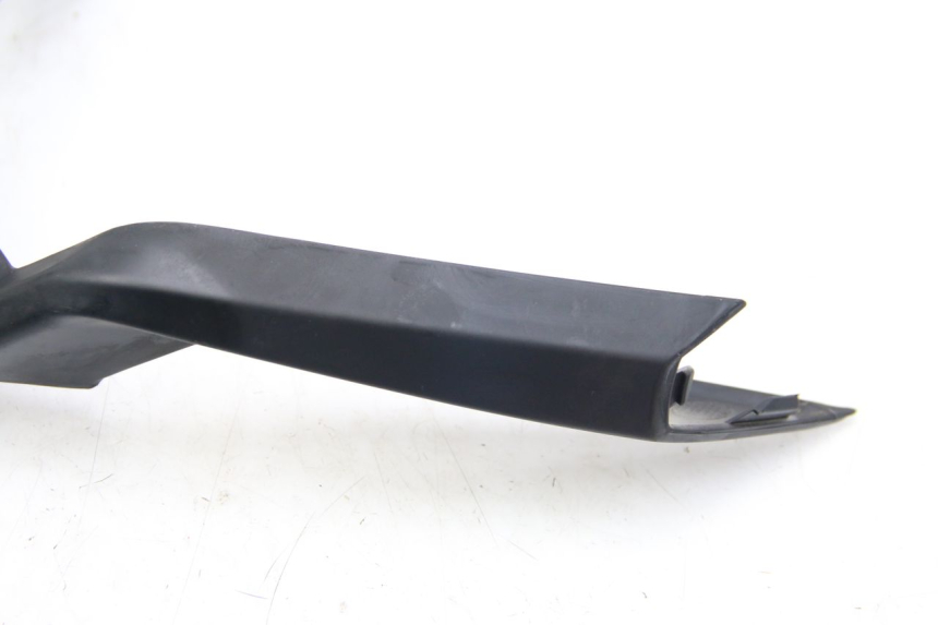 photo de GIUNZIONE CARENA ANTERIORE JM MOTORS EVOLIS 4T 50 (2018 - 2022) - Primo piano tecnico