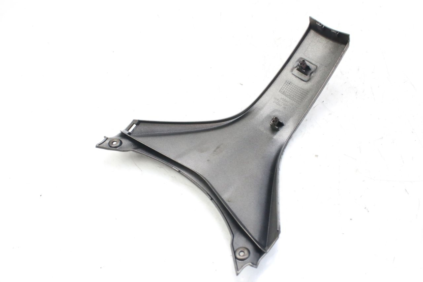 photo de GIUNZIONE CARENA ANTERIORE HONDA FES S-WING SWING ABS 125 (2007 - 2015) - Zoom sullo stato d'uso
