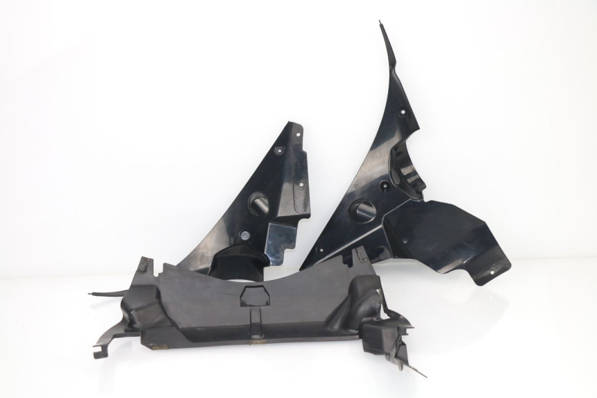 photo de GIUNZIONE CARENA ANTERIORE YAMAHA FJR ABS 1300 (2006 - 2012) - Caratteristiche distintive