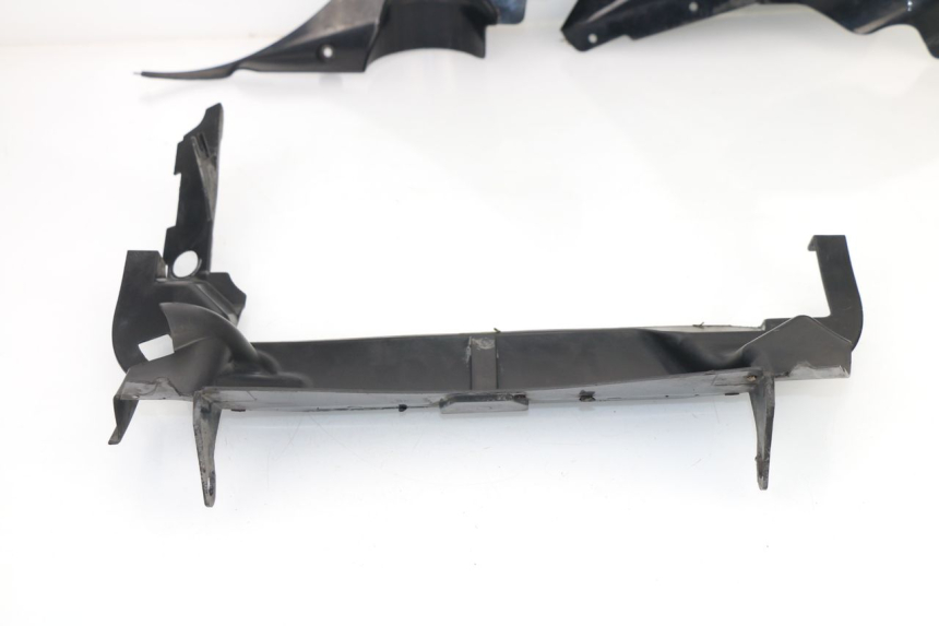 photo de GIUNZIONE CARENA ANTERIORE YAMAHA FJR ABS 1300 (2006 - 2012) - Zoom sui componenti