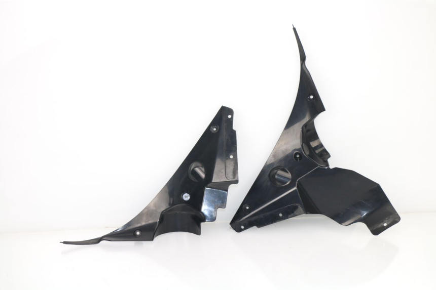 photo de GIUNZIONE CARENA ANTERIORE YAMAHA FJR ABS 1300 (2006 - 2012) - Dettagli dei punti di fissaggio