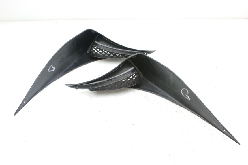 photo de GIUNZIONE CARENA ANTERIORE DERBI GPR 50 (2004 - 2009) - Dettaglio del componente