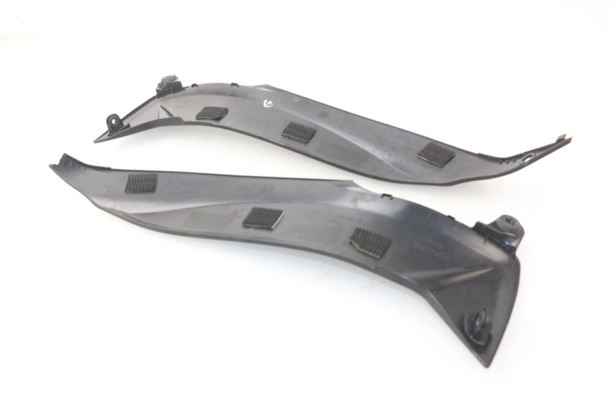 photo de Giunzione carena anteriore SUZUKI GSX-R GSXR K16 1000 (2012 - 2016) - Altra angolazione