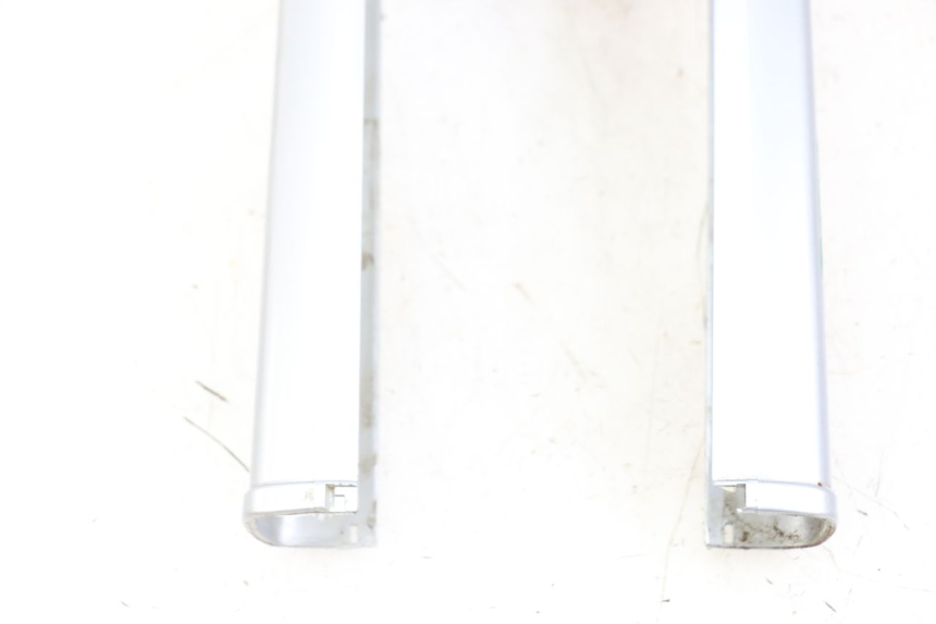 photo de GIUNZIONE PARAFANGO ANTERIORE INF PEUGEOT 103 VOGUE VS2 50 (2004 - 2017) - Dettaglio del componente