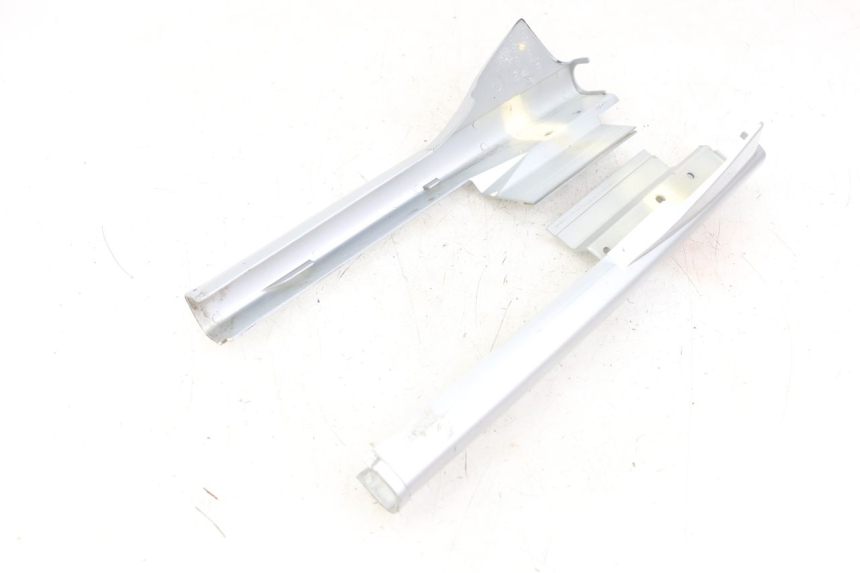 photo de GIUNZIONE PARAFANGO ANTERIORE INF PEUGEOT 103 VOGUE VS2 50 (2004 - 2017) - Dettagli dei punti di fissaggio