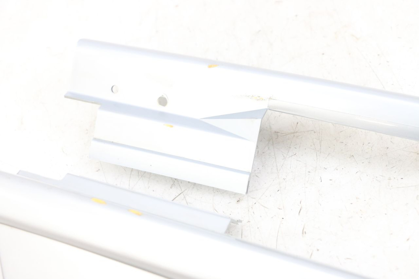 photo de GIUNZIONE PARAFANGO ANTERIORE INF PEUGEOT 103 VOGUE VS2 50 (2004 - 2017) - Stato della superficie e materiale