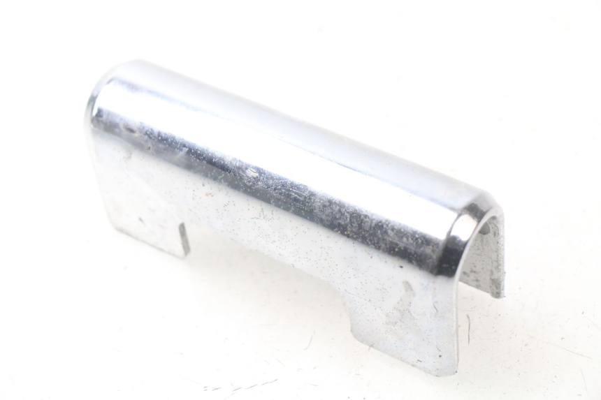 photo de Giunzione carena anteriore inf HYOSUNG AQUILA GV 125 (2009 - 2016) - Altra angolazione