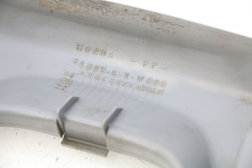 photo de CARENA ANTERIORE CONGIUNZIONE HONDA BALI EX 100 (1996 - 2000) - Primo piano tecnico