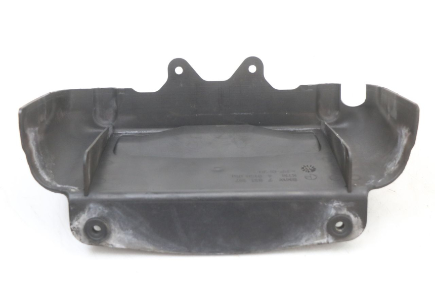 photo de GIUNZIONE PARAURTI ANTERIORE INF BMW C1 125 (2000 - 2003) - Altra angolazione