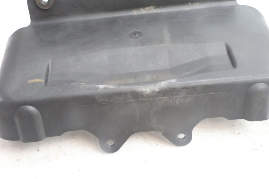 photo de GIUNZIONE PARAURTI ANTERIORE INF BMW C1 125 (2000 - 2003) - Zoom sullo stato d'uso