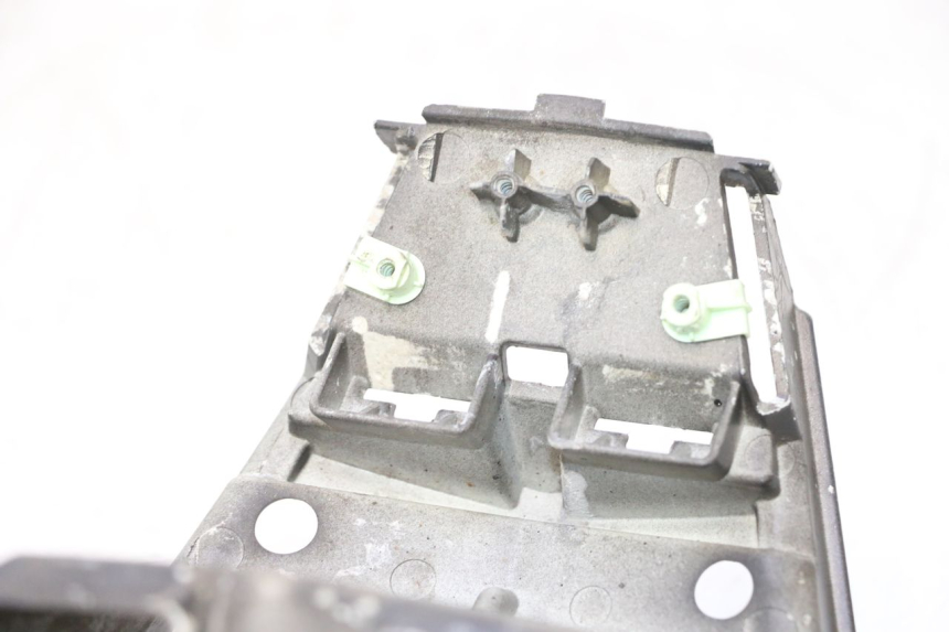 photo de CARENA ANTERIORE CONGIUNZIONE PEUGEOT CITYSTAR 125 (2011 - 2017) - Altra angolazione