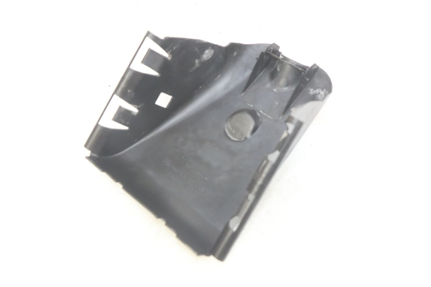 photo de GIUNZIONE PARAURTI ANTERIORE INF PEUGEOT ELYSEO 125 (1999 - 2004) - Dettaglio del componente