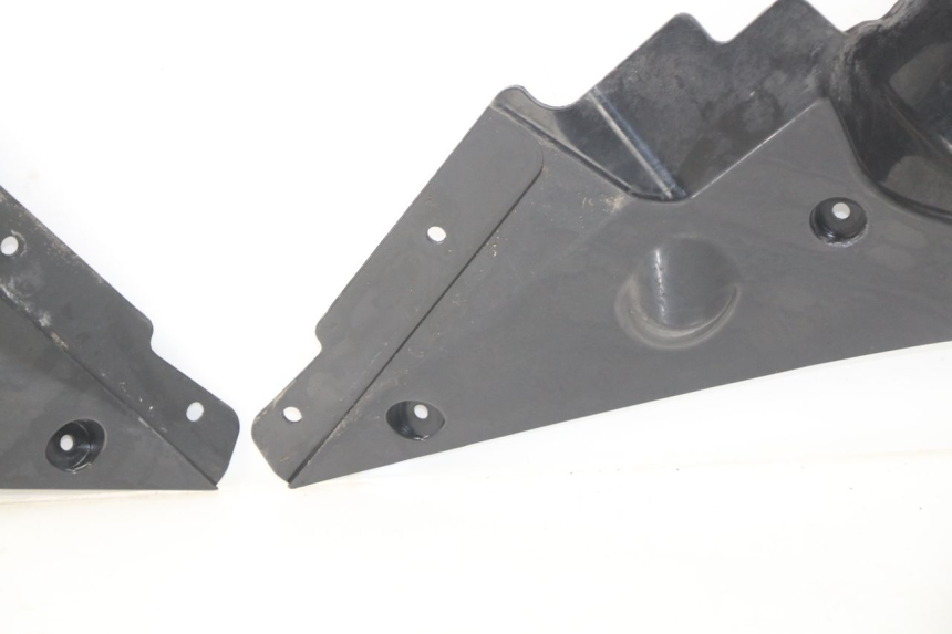 photo de GIUNZIONE PARAURTI ANTERIORE INF YAMAHA FJR ABS 1300 (2006 - 2012) - Altra angolazione