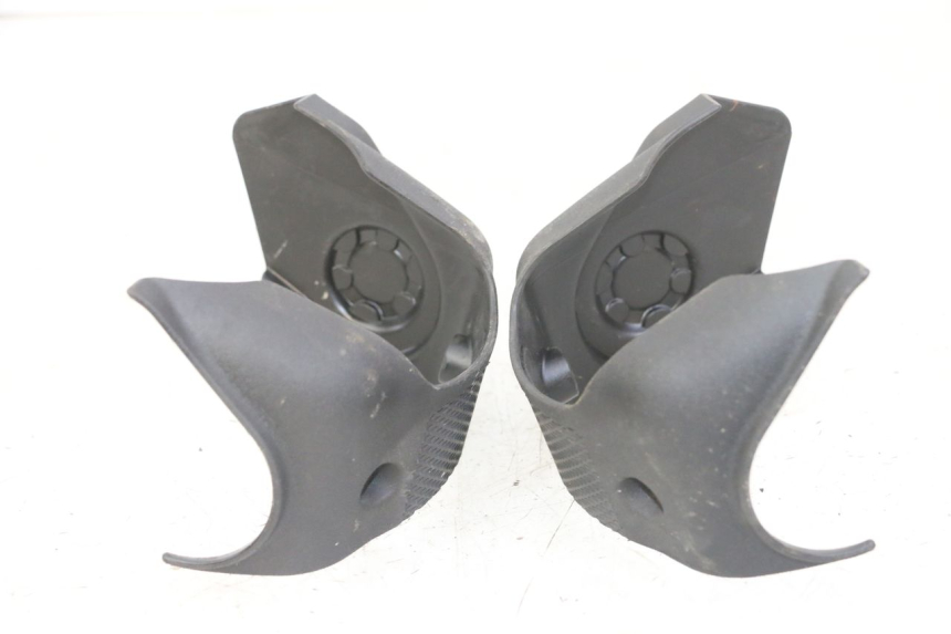 photo de CARENA ANTERIORE CONGIUNZIONE PIAGGIO IE MP3 YOURBAN 300 (2011 - 2016) - Altra angolazione