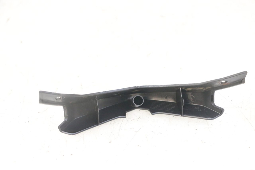 photo de GIUNZIONE PARAURTI ANTERIORE INF SYM JET 14 4T 50 (2018 - 2022) - Dettaglio del componente