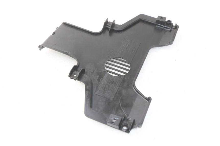 photo de Giunzione carena anteriore inferiore PIAGGIO MP3 HPE 500 (2019 - 2022) - Zoom sullo stato d'uso