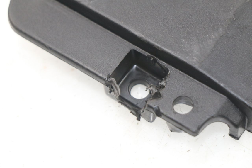 photo de Giunzione carena anteriore inferiore PIAGGIO MP3 HPE 500 (2019 - 2022) - Altra angolazione