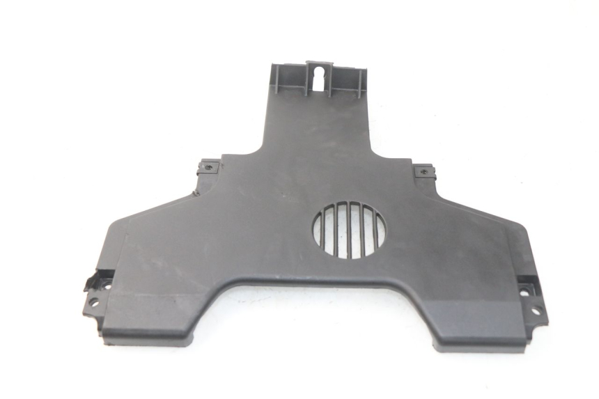 photo de Giunzione carena anteriore inferiore PIAGGIO MP3 HPE 500 (2019 - 2022) - Primo piano tecnico