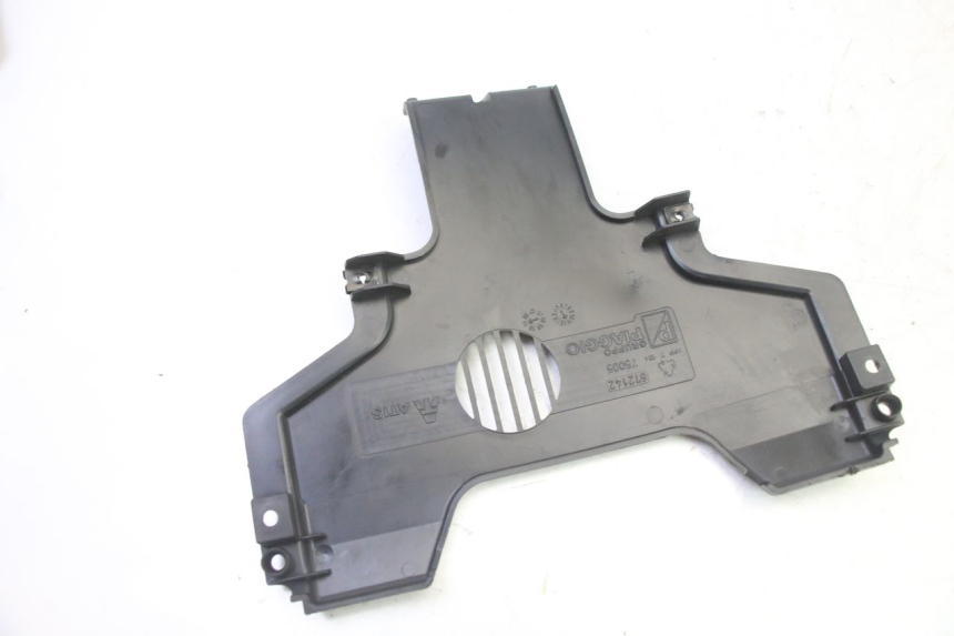 photo de CARENA ANTERIORE CONGIUNZIONE PIAGGIO MP3 HPE 310 (2024 - 2025) - Primo piano tecnico