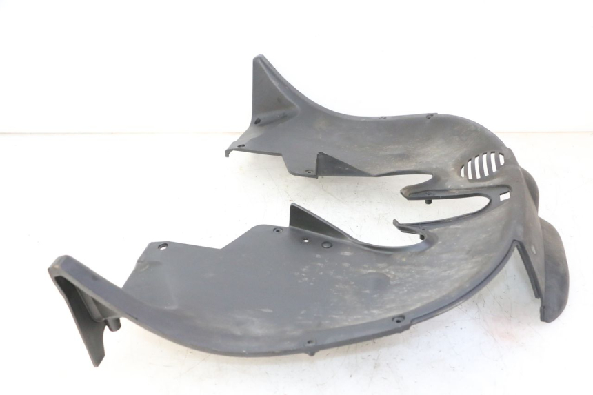 photo de GIUNZIONE PARAURTI ANTERIORE INF PIAGGIO MP3 LT 300 (2010 - 2016) - Primo piano tecnico