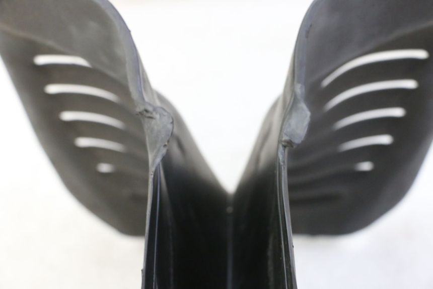 photo de CARENA ANTERIORE CONGIUNZIONE PIAGGIO MP3 RL 250 (2006 - 2010) - Zoom sullo stato d'uso