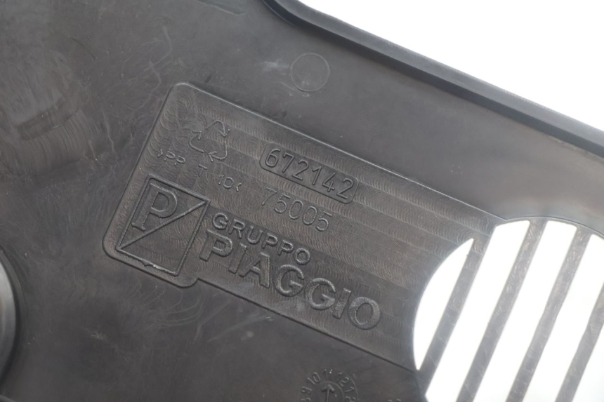 photo de CARENA ANTERIORE CONGIUNZIONE PIAGGIO MP3 500 (2016 - 2018) - Primo piano tecnico