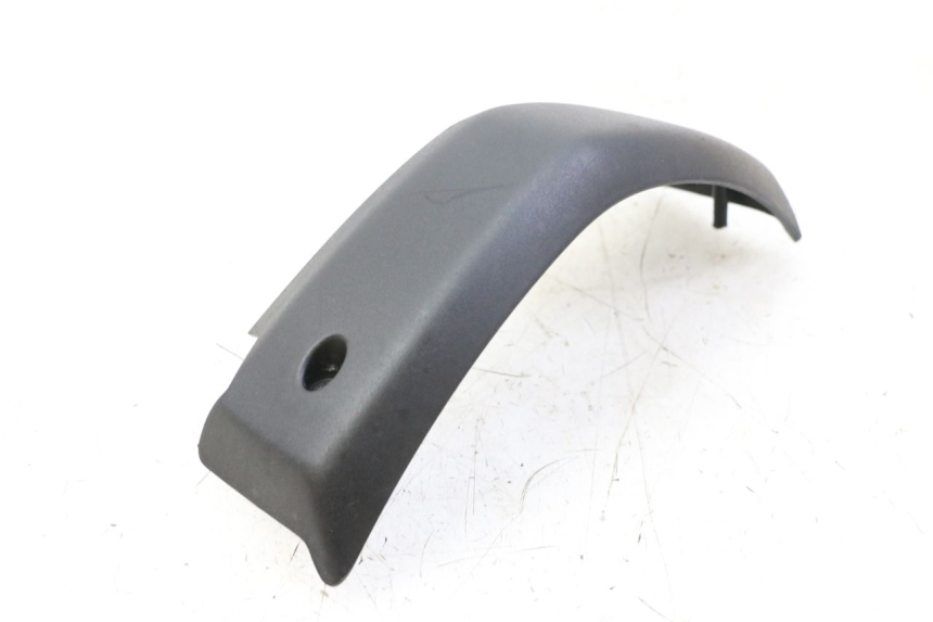 photo de CARENA ANTERIORE CONGIUNZIONE PEUGEOT TREKKER TKR 50 (2005 - 2014) - Dettaglio del componente