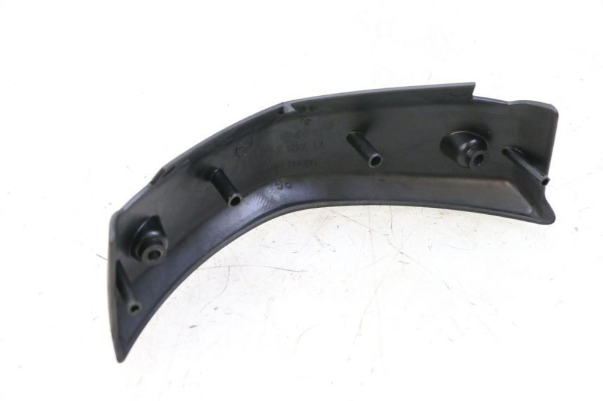 photo de CARENA ANTERIORE CONGIUNZIONE PEUGEOT TREKKER TKR 50 (2005 - 2014) - Primo piano tecnico